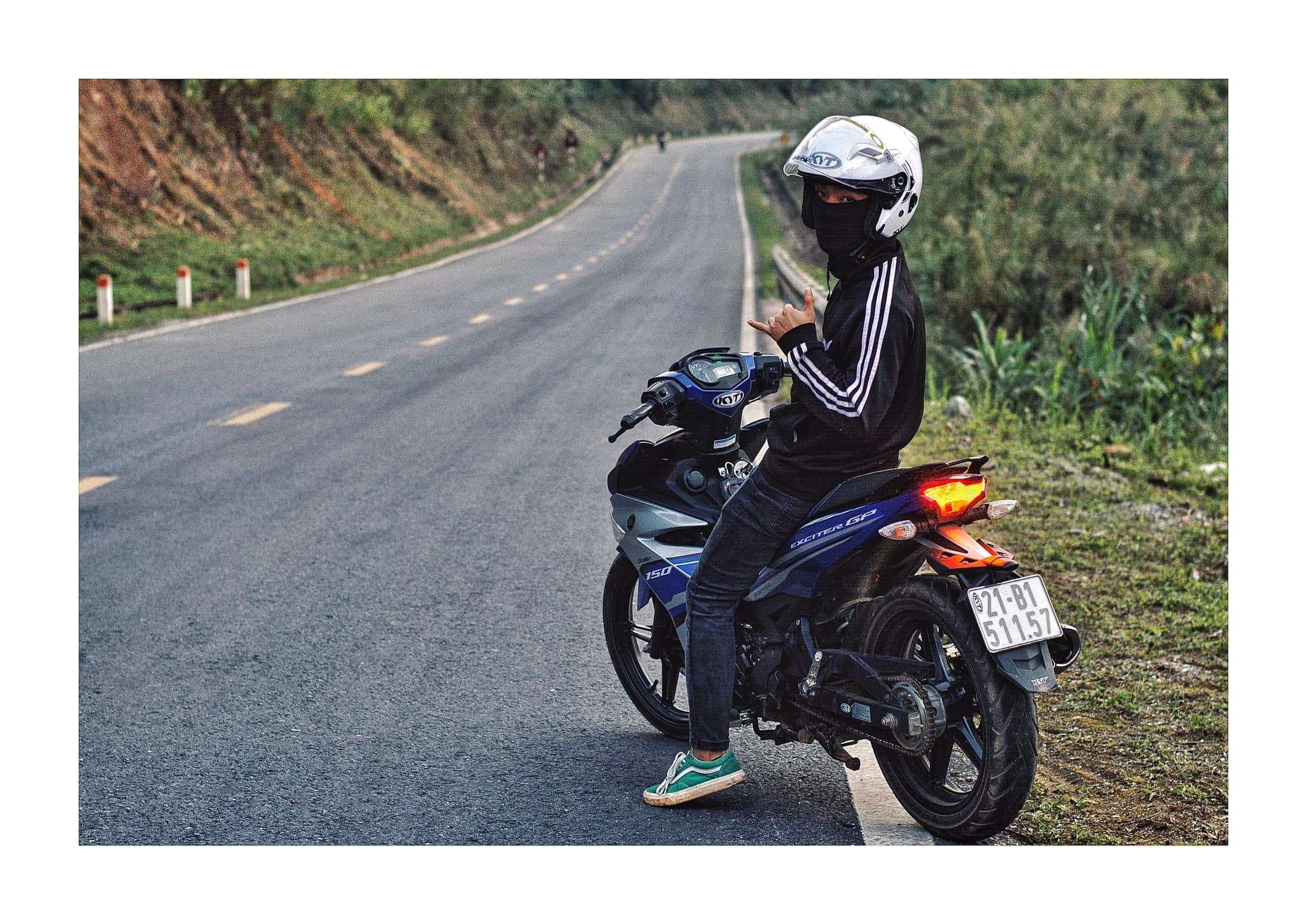 Mũ 3/4 KYT Venom Trắng White Gloss