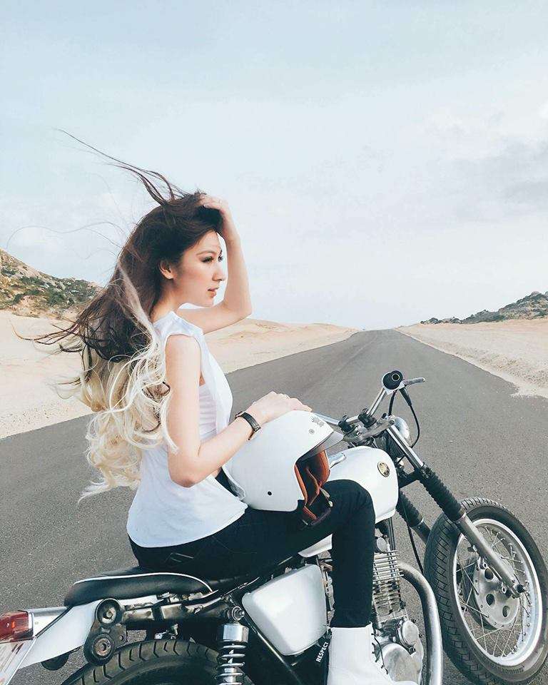 Mũ 3/4 Royal M139 Trắng Bóng