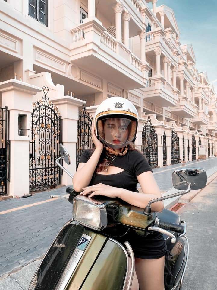 Mũ 3/4 Royal M139 V10 Trắng Viềm Vàng